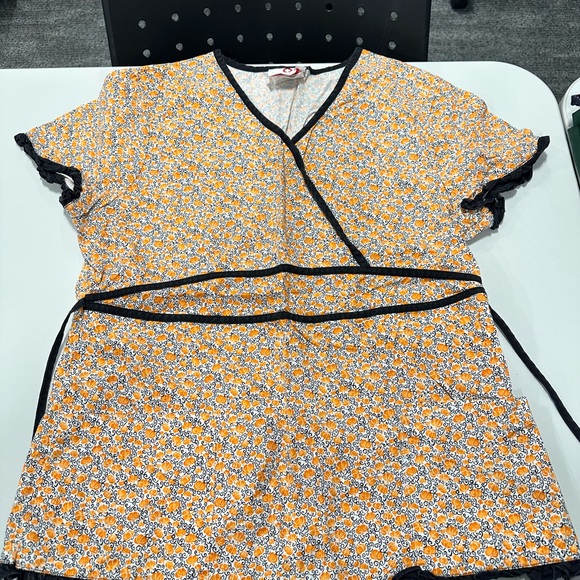 Ladies size xs (3) and small (4) Halloween scrub tops. - Picture 5 of 15